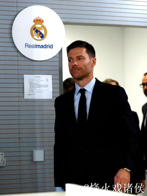 阿拉维斯名宿：阿隆索是一位优秀的教练，希望皇马不要解雇他